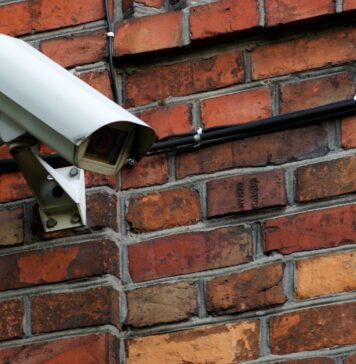 Come trovare telecamere nascoste in casa: guida pratica per scoprire microcamere spia telecamere nascoste in casa