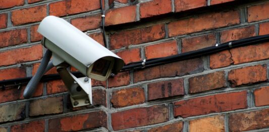 Come trovare telecamere nascoste in casa: guida pratica per scoprire microcamere spia telecamere nascoste in casa