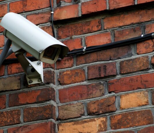 Come trovare telecamere nascoste in casa: guida pratica per scoprire microcamere spia telecamere nascoste in casa