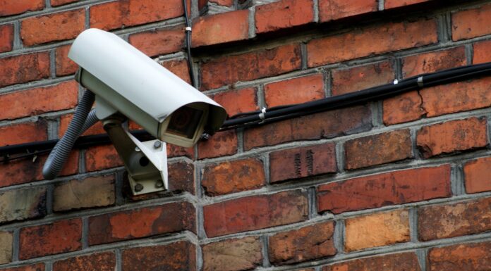 Come trovare telecamere nascoste in casa: guida pratica per scoprire microcamere spia telecamere nascoste in casa